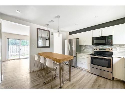 17-3322 Addison Avenue, Niagara Falls, ON - Indoor Photo Showing Kitchen