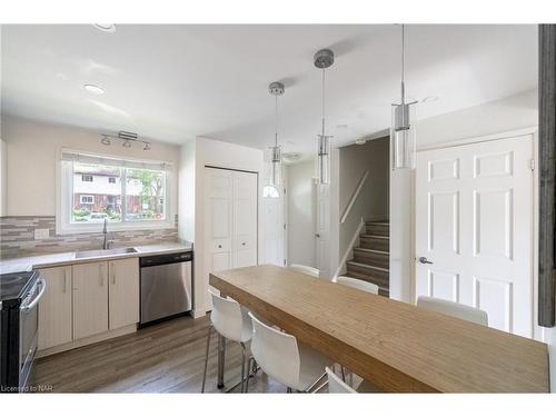 17-3322 Addison Avenue, Niagara Falls, ON - Indoor Photo Showing Kitchen With Upgraded Kitchen