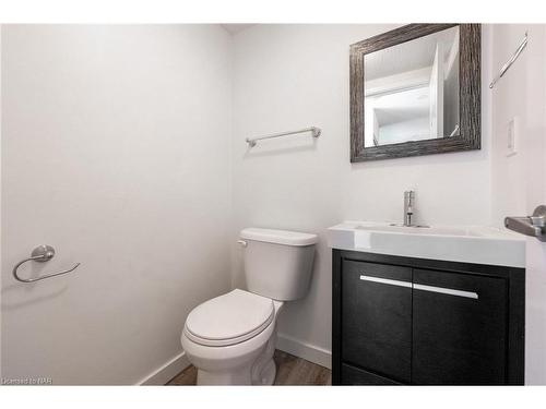 17-3322 Addison Avenue, Niagara Falls, ON - Indoor Photo Showing Bathroom