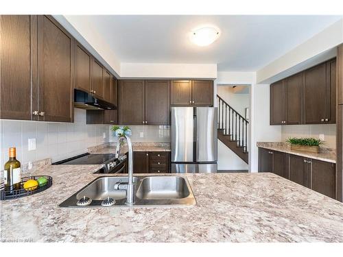 2 Froggy Drive, Thorold, ON - Indoor Photo Showing Kitchen With Double Sink