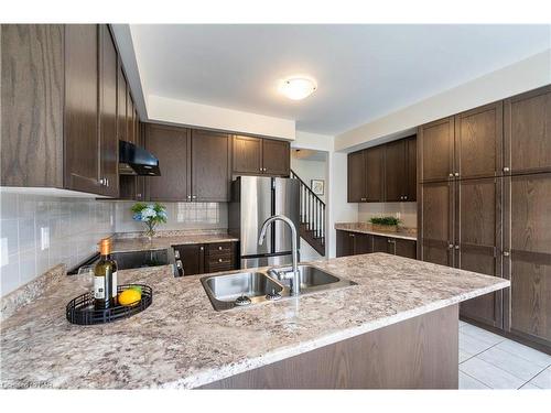 2 Froggy Drive, Thorold, ON - Indoor Photo Showing Kitchen With Double Sink With Upgraded Kitchen