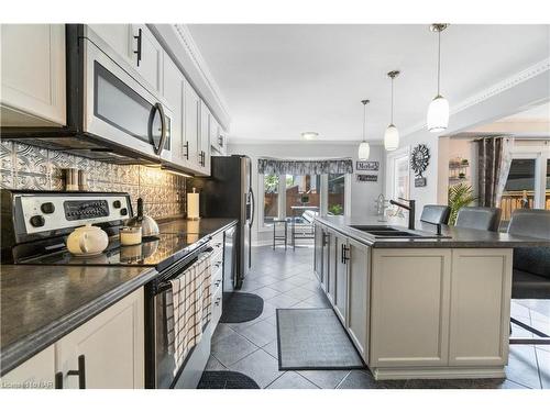 10 Meadowbrook Lane, Pelham, ON - Indoor Photo Showing Kitchen With Upgraded Kitchen