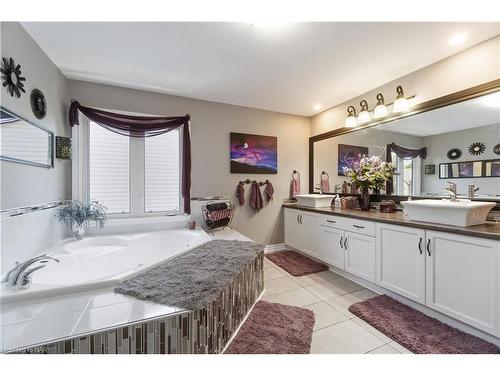 10 Meadowbrook Lane, Pelham, ON - Indoor Photo Showing Bathroom