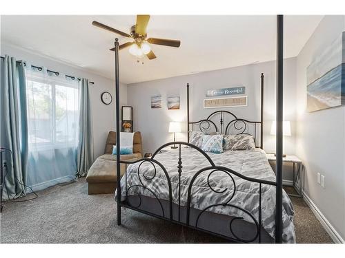 10 Meadowbrook Lane, Pelham, ON - Indoor Photo Showing Bedroom