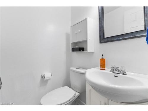 4517 Sussex Drive, Niagara Falls, ON - Indoor Photo Showing Bathroom