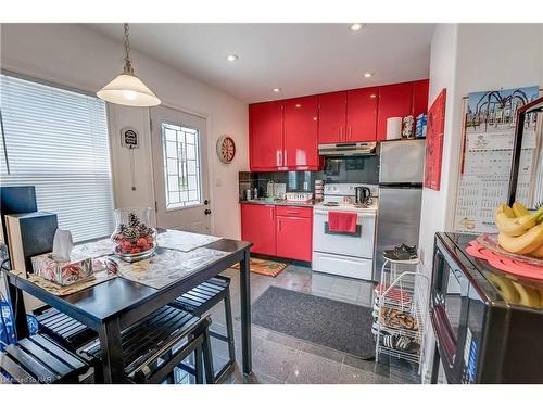 4794 St. Lawrence Avenue, Niagara Falls, ON - Indoor Photo Showing Kitchen