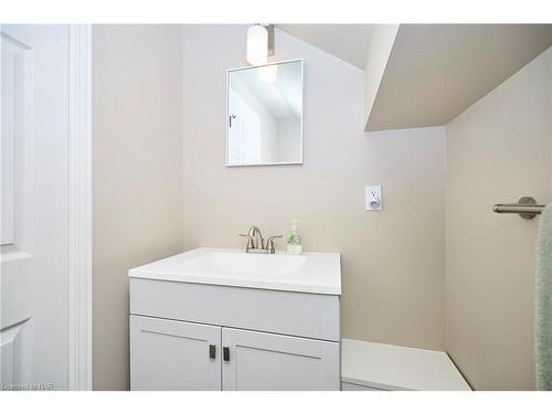 6135 Arad Street, Niagara Falls, ON - Indoor Photo Showing Bathroom