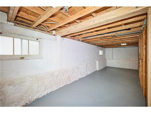 6135 Arad Street, Niagara Falls, ON - Indoor Photo Showing Basement