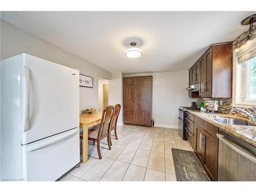 2943 St Paul Avenue, Niagara Falls, ON - Indoor Photo Showing Kitchen