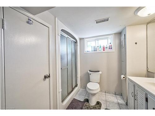 2943 St Paul Avenue, Niagara Falls, ON - Indoor Photo Showing Bathroom