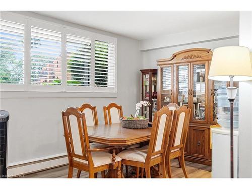 4-452 Carlton Street, St. Catharines, ON - Indoor Photo Showing Dining Room