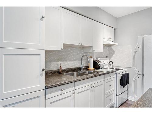 4-452 Carlton Street, St. Catharines, ON - Indoor Photo Showing Kitchen With Double Sink