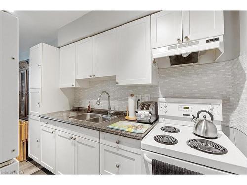 4-452 Carlton Street, St. Catharines, ON - Indoor Photo Showing Kitchen With Double Sink