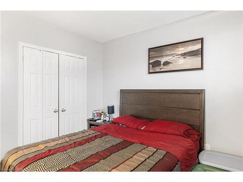4-452 Carlton Street, St. Catharines, ON - Indoor Photo Showing Bedroom