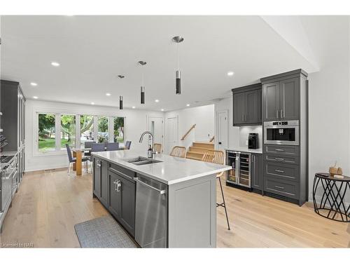 28 Neptune Drive, St. Catharines, ON - Indoor Photo Showing Kitchen With Double Sink With Upgraded Kitchen