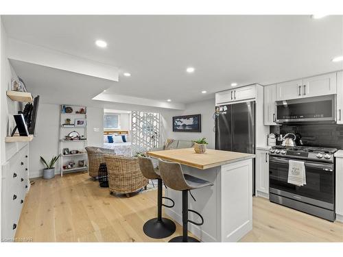 28 Neptune Drive, St. Catharines, ON - Indoor Photo Showing Kitchen