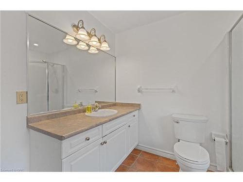 8160 Barrett Crescent, Niagara Falls, ON - Indoor Photo Showing Bathroom