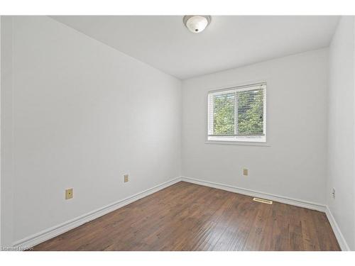 8160 Barrett Crescent, Niagara Falls, ON - Indoor Photo Showing Other Room