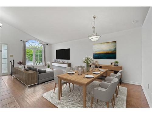 8160 Barrett Crescent, Niagara Falls, ON - Indoor Photo Showing Living Room