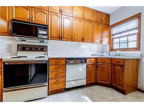 9 Water Street, St. Catharines, ON - Indoor Photo Showing Kitchen