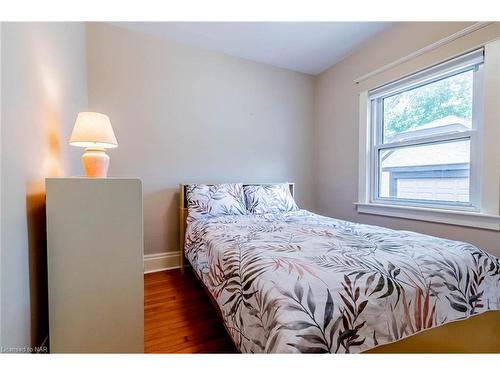 9 Water Street, St. Catharines, ON - Indoor Photo Showing Bedroom