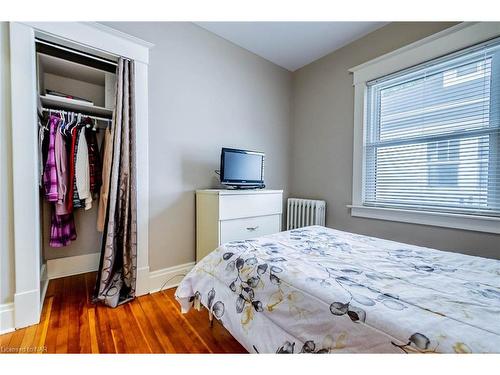 9 Water Street, St. Catharines, ON - Indoor Photo Showing Bedroom