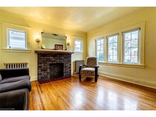 9 Water Street, St. Catharines, ON - Indoor Photo Showing Living Room With Fireplace