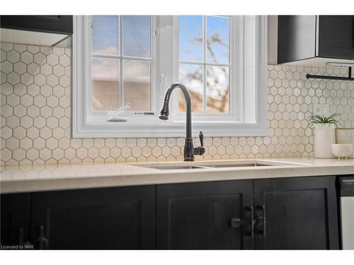 1-77 Avery Crescent, St. Catharines, ON - Indoor Photo Showing Kitchen With Double Sink