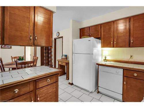 16 Dobbie Road, Thorold, ON - Indoor Photo Showing Kitchen