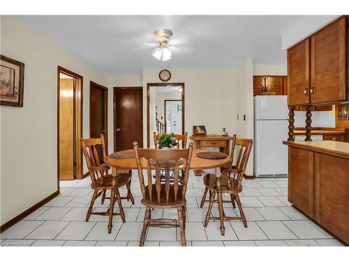 16 Dobbie Road, Thorold, ON - Indoor Photo Showing Dining Room