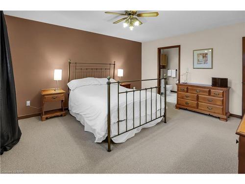 16 Dobbie Road, Thorold, ON - Indoor Photo Showing Bedroom