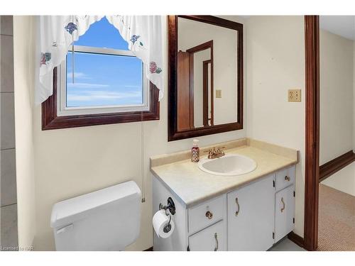 16 Dobbie Road, Thorold, ON - Indoor Photo Showing Bathroom