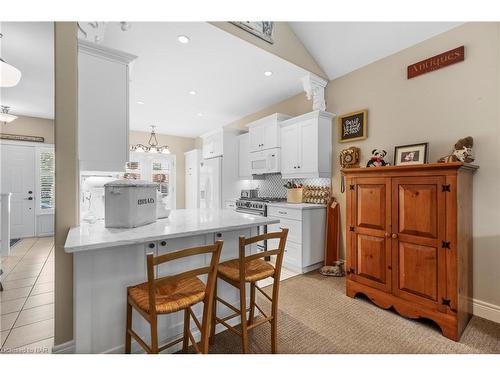 32 Sunrise Court, Ridgeway, ON - Indoor Photo Showing Living Room