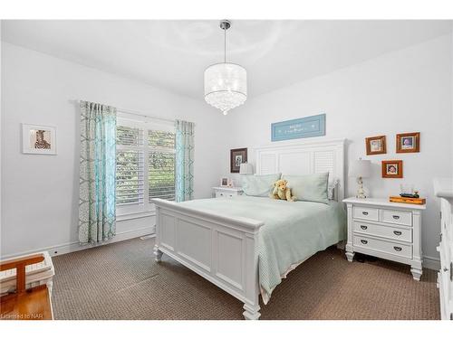 32 Sunrise Court, Ridgeway, ON - Indoor Photo Showing Bedroom