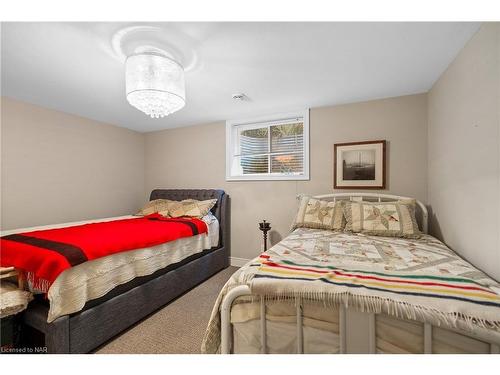 32 Sunrise Court, Ridgeway, ON - Indoor Photo Showing Bedroom