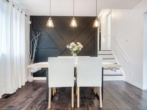 7499 Jubilee Drive, Niagara Falls, ON - Indoor Photo Showing Dining Room