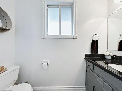 7499 Jubilee Drive, Niagara Falls, ON - Indoor Photo Showing Bathroom