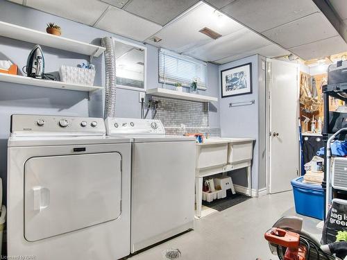 7499 Jubilee Drive, Niagara Falls, ON - Indoor Photo Showing Laundry Room