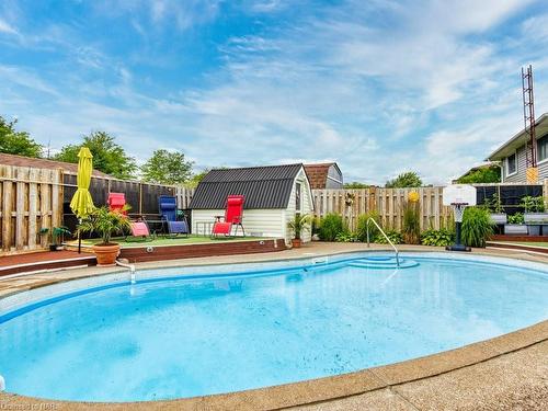 7499 Jubilee Drive, Niagara Falls, ON - Outdoor With In Ground Pool With Backyard