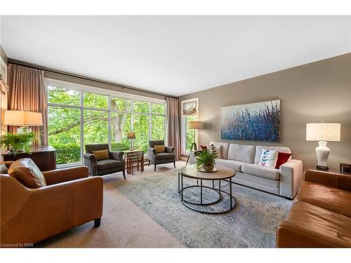 240 Riverview Boulevard, St. Catharines, ON - Indoor Photo Showing Living Room