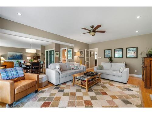 240 Riverview Boulevard, St. Catharines, ON - Indoor Photo Showing Living Room