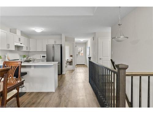 8 Hawthorn Avenue, Thorold, ON - Indoor Photo Showing Kitchen