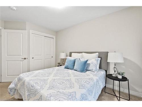 8 Hawthorn Avenue, Thorold, ON - Indoor Photo Showing Bedroom