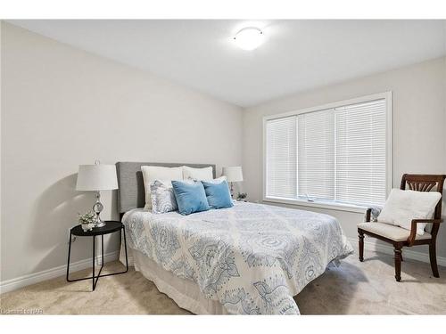 8 Hawthorn Avenue, Thorold, ON - Indoor Photo Showing Bedroom