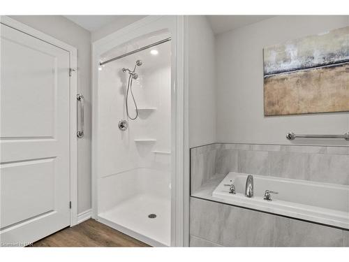 8 Hawthorn Avenue, Thorold, ON - Indoor Photo Showing Bathroom