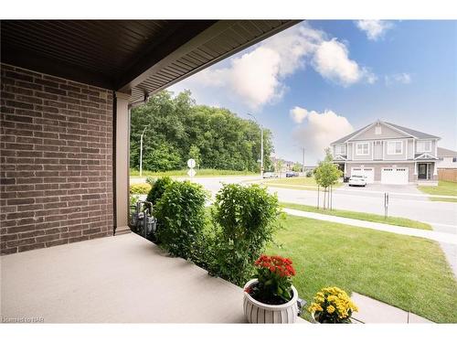 8 Hawthorn Avenue, Thorold, ON - Outdoor