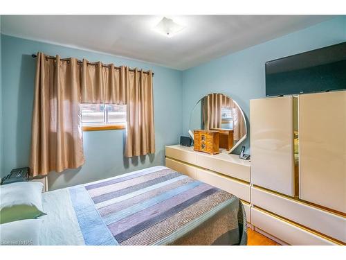 62 St George Street, St. Catharines, ON - Indoor Photo Showing Bedroom