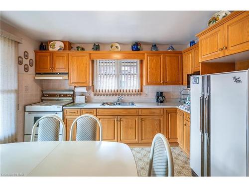 62 St George Street, St. Catharines, ON - Indoor Photo Showing Kitchen