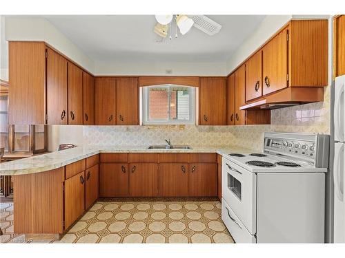 124 Tisdale Street N, Hamilton, ON - Indoor Photo Showing Kitchen With Double Sink