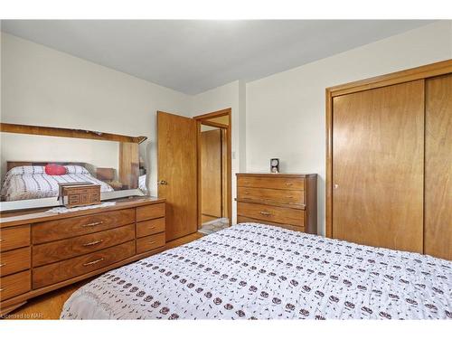 124 Tisdale Street N, Hamilton, ON - Indoor Photo Showing Bedroom